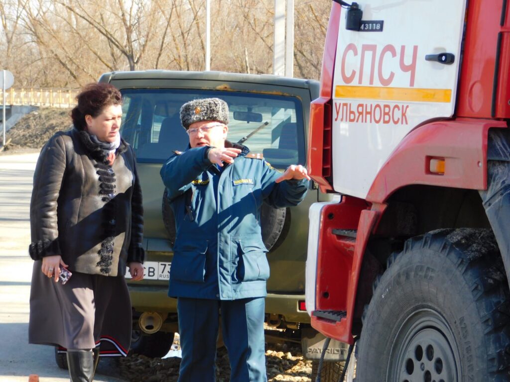 Аэромобильная группировка МЧС и министр культуры. В Радищево прислали  подкрепление для борьбы с паводком Улпресса - все новости Ульяновска