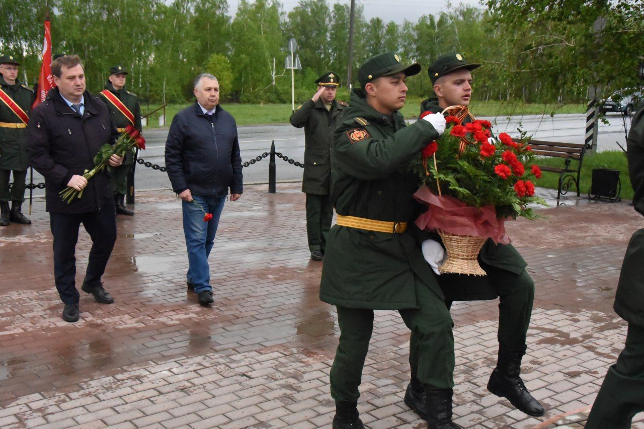 На «Северном» кладбище почтили память героев Великой Отечественной войны  Улпресса - все новости Ульяновска