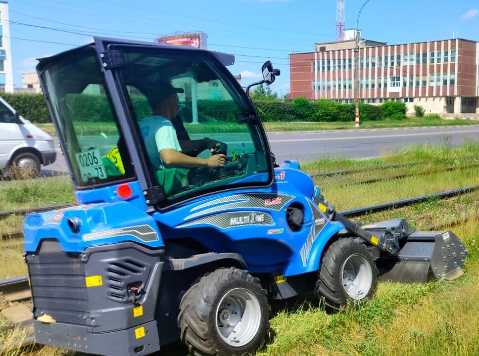 «Ульяновскэлектротрансу» передали трактор для покоса травы на ...