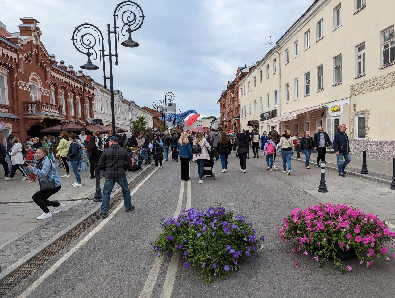 Превратим в нечто похожее на московский Арбат”. Улица Федерации в День  России стала пешеходной: фоторепортаж Улпресса - все новости Ульяновска