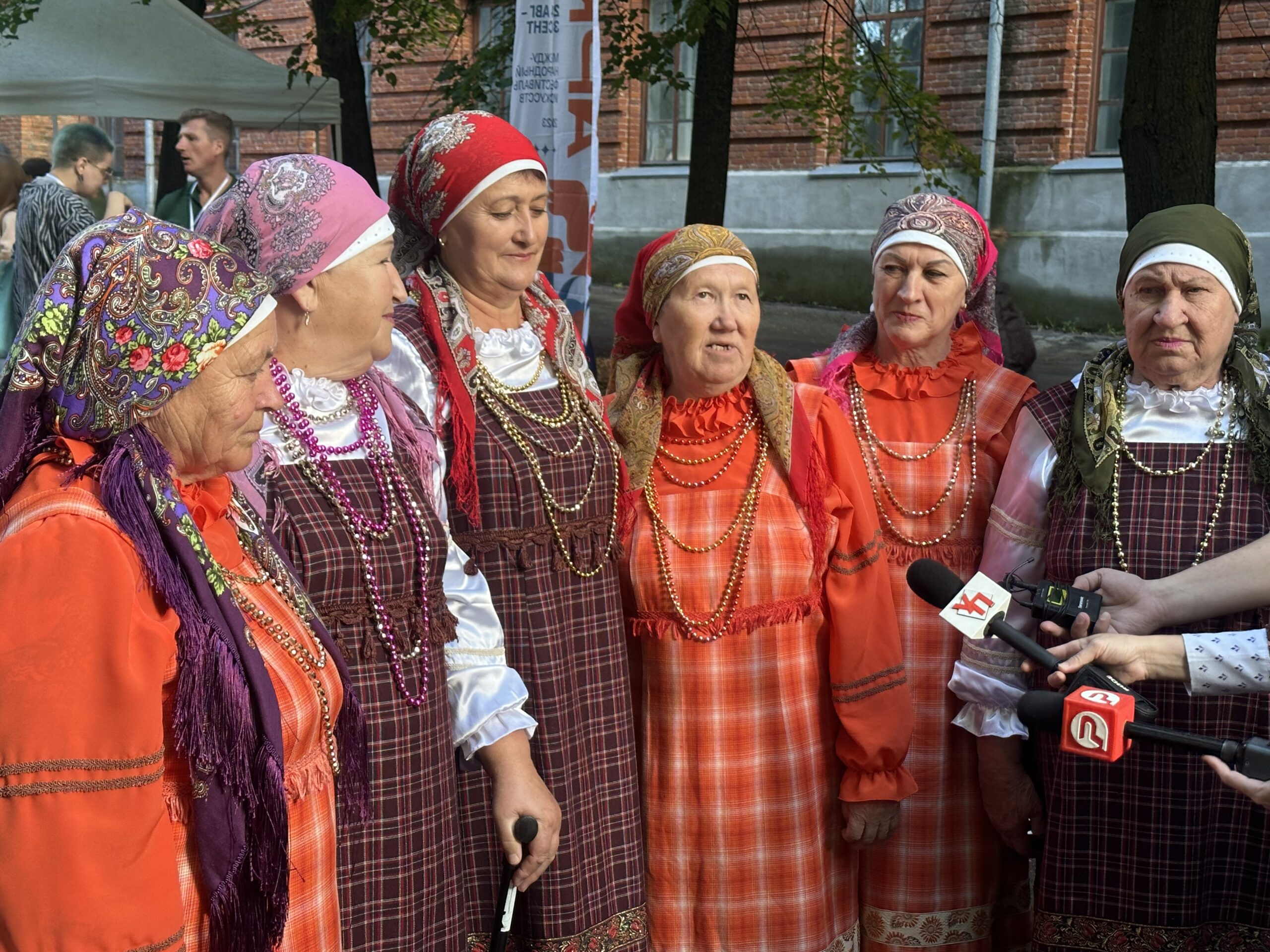 С конфетти и хороводами под русскую тоску. В Ульяновске открыли первый  междисциплинарный фестиваль искусств “Аркадия” Улпресса - все новости  Ульяновска