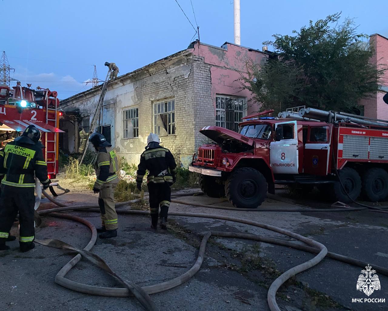 39 человек тушили пожар на бывшем хлебозаводе в Ульяновске Улпресса - все  новости Ульяновска