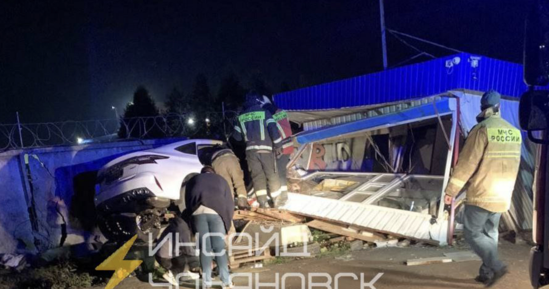 Водитель новой Chery снес охранную будку в Засвияжском районе, пострадали  два человека. Фото Улпресса - все новости Ульяновска