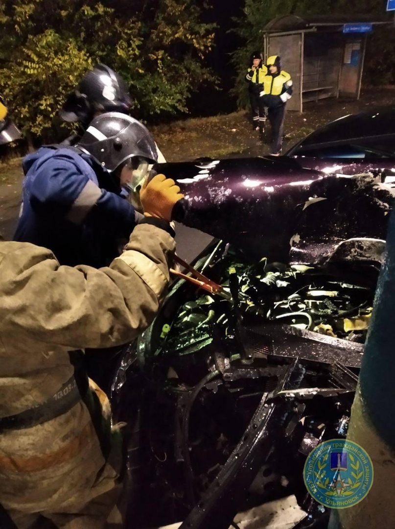 Водитель врезался в столб на Димитровградском шоссе и бросил машину: фото  Улпресса - все новости Ульяновска