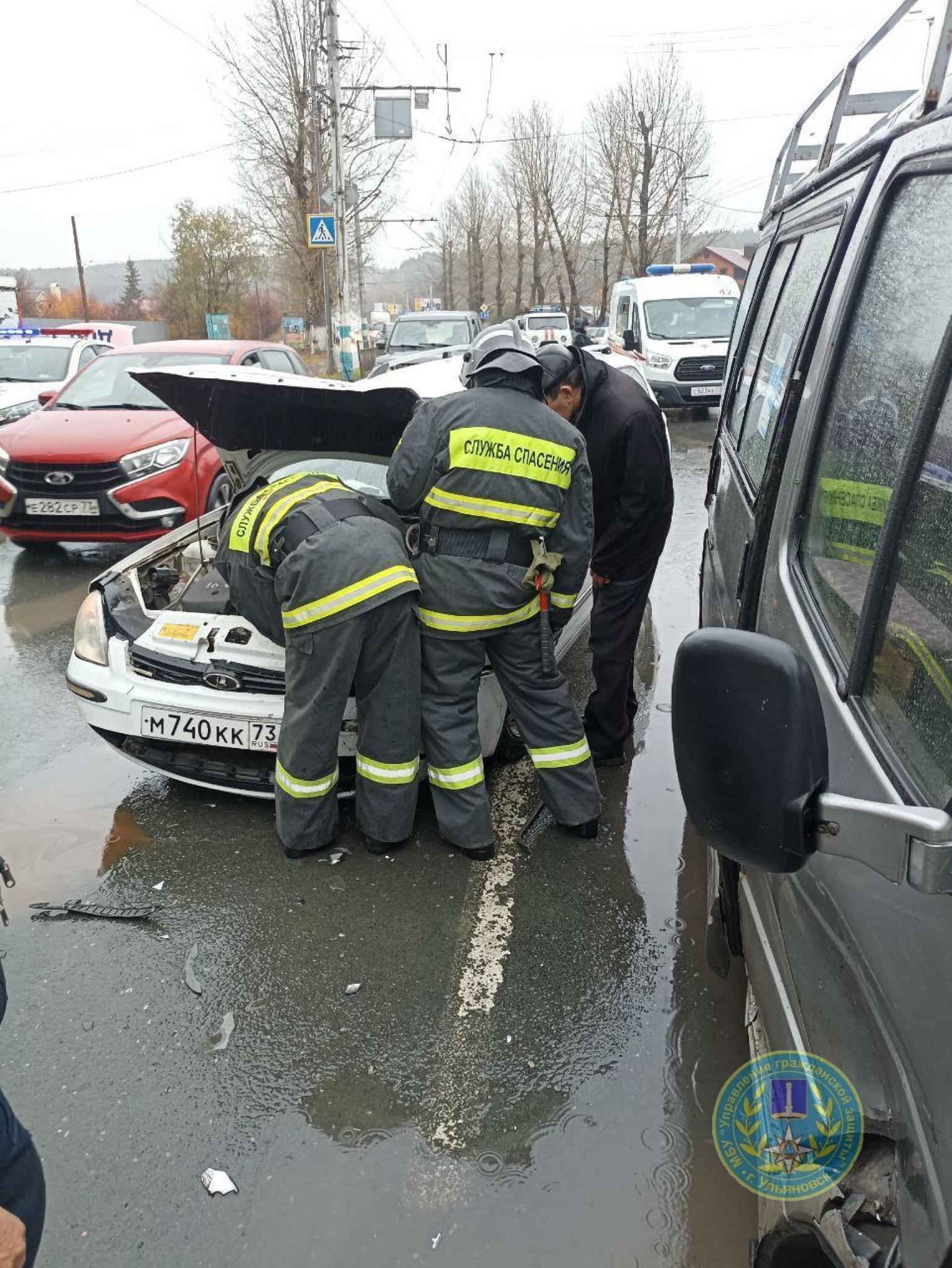 На Димитровградском шоссе столкнулись три автомобиля: фото Улпресса - все  новости Ульяновска