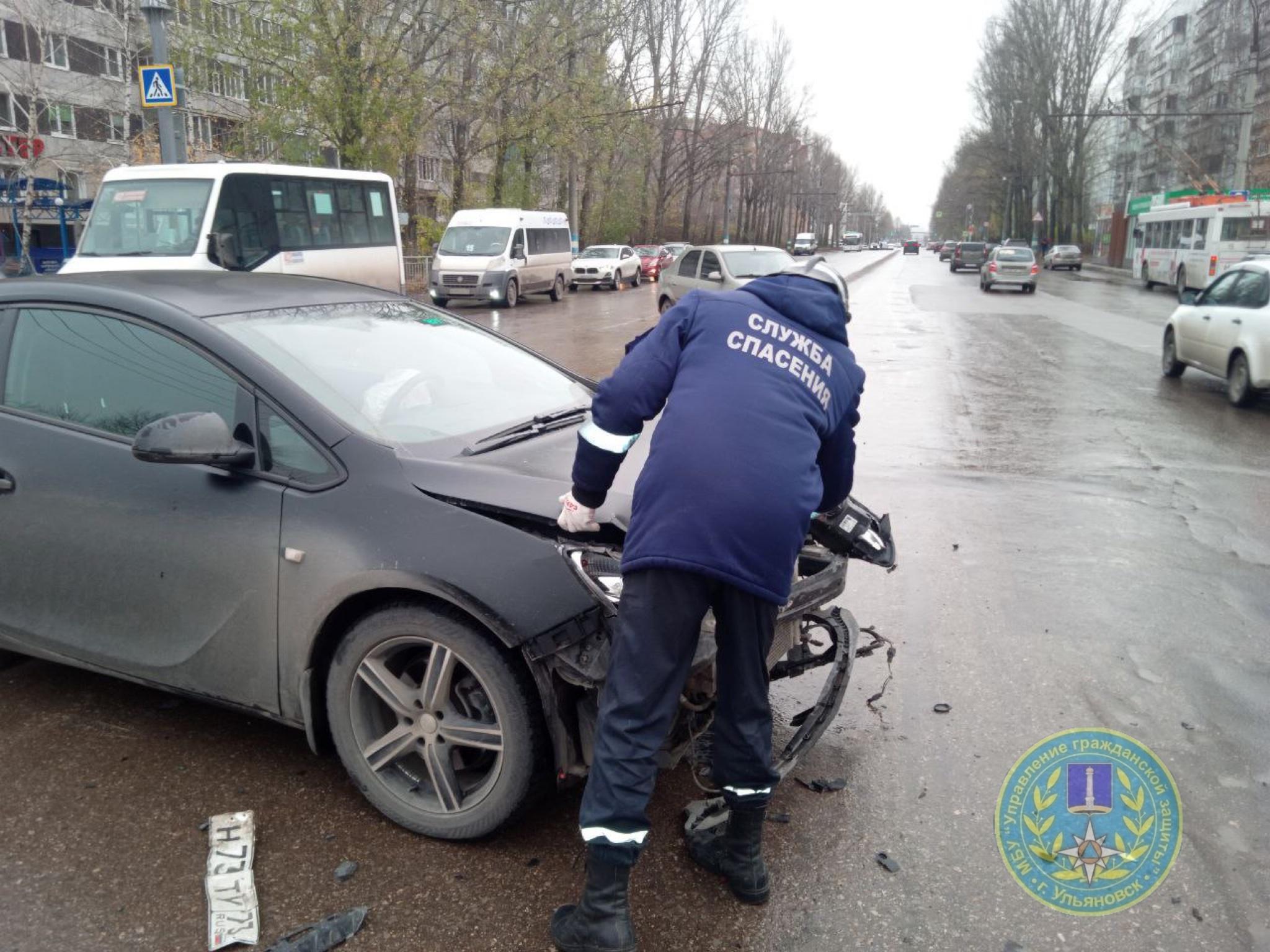 В Заволжском районе столкнулись кроссовер и два легковых автомобиля: фото  Улпресса - все новости Ульяновска