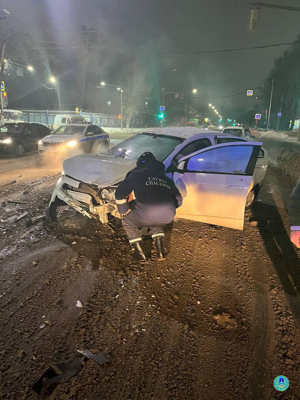 На Московском шоссе столкнулись три автомобиля, есть пострадавшие: фото  Улпресса - все новости Ульяновска