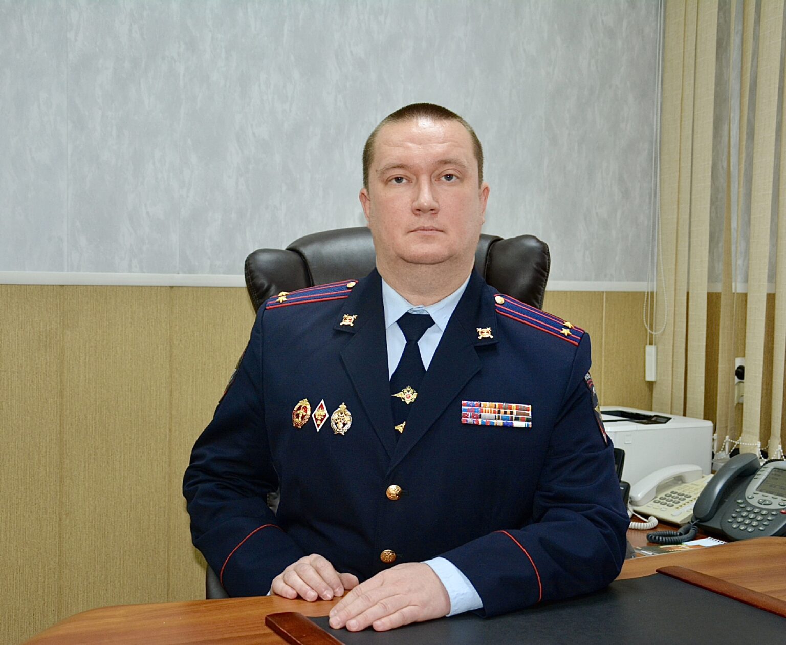 смешные поздравления с новым годом. с новым годом. колокольцев с новым годом. поздравление с новым годом следственный комитет. погоны подполковника армии рф.