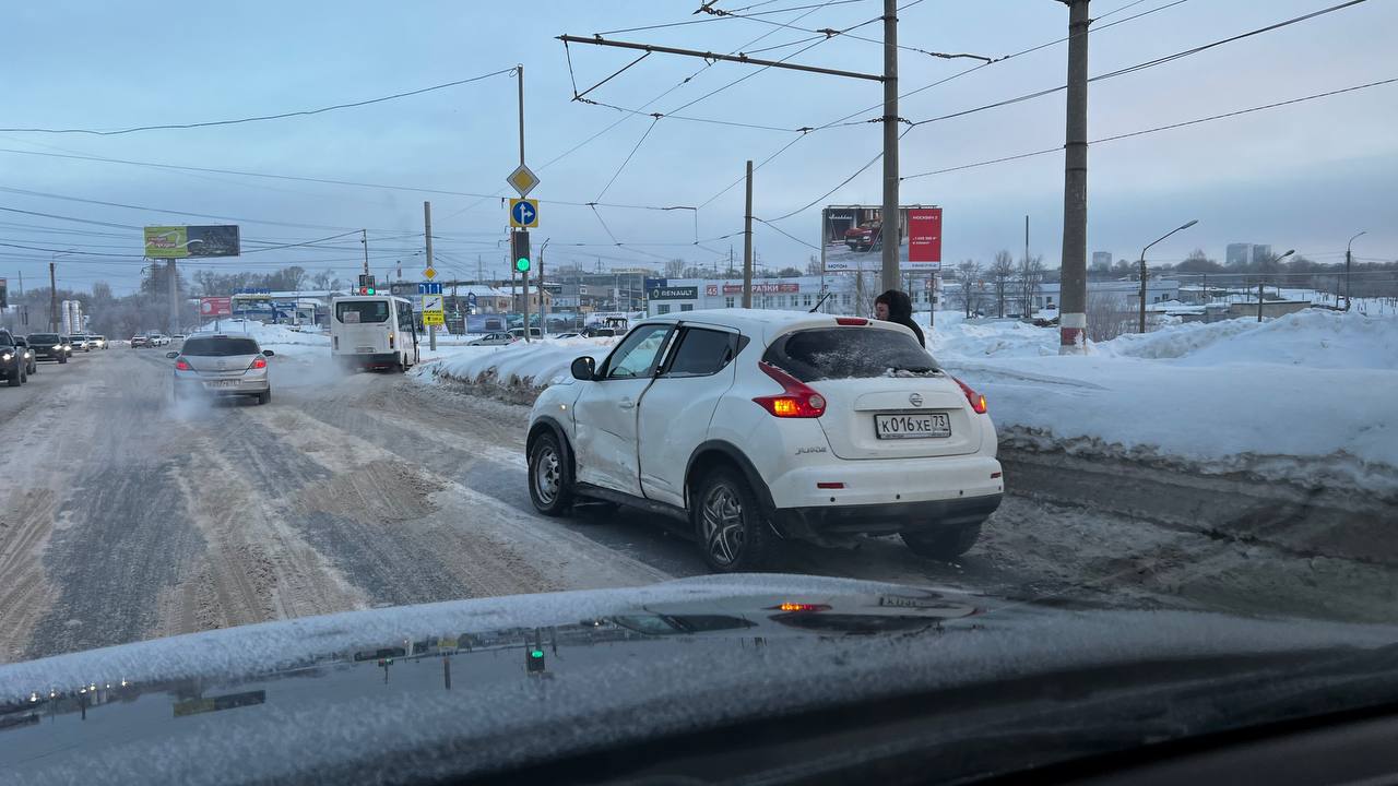 На Пушкарева образовалась пробка из-за массового ДТП: фото Улпресса - все  новости Ульяновска