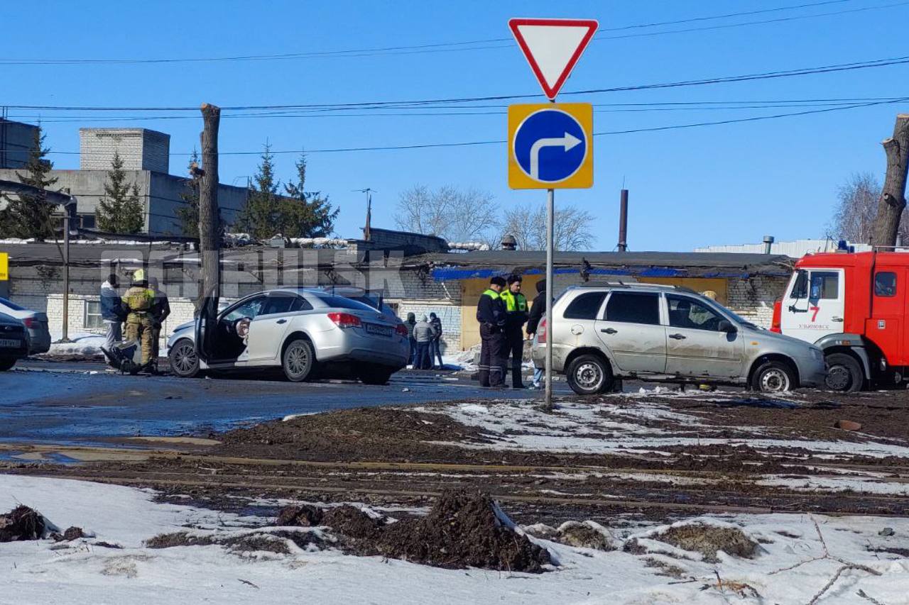 На Московском шоссе столкнулись Lexus и Chevrolet: фото Улпресса - все  новости Ульяновска