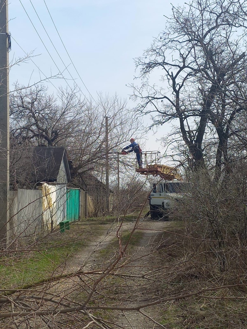 В Лутугинском районе ульяновские энергетики восстанавили электроснабжение и  спилили деревья Улпресса - все новости Ульяновска