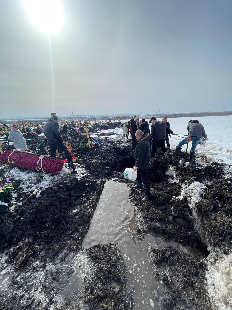 Могилы на северном кладбище затопило водой Улпресса - все новости Ульяновска