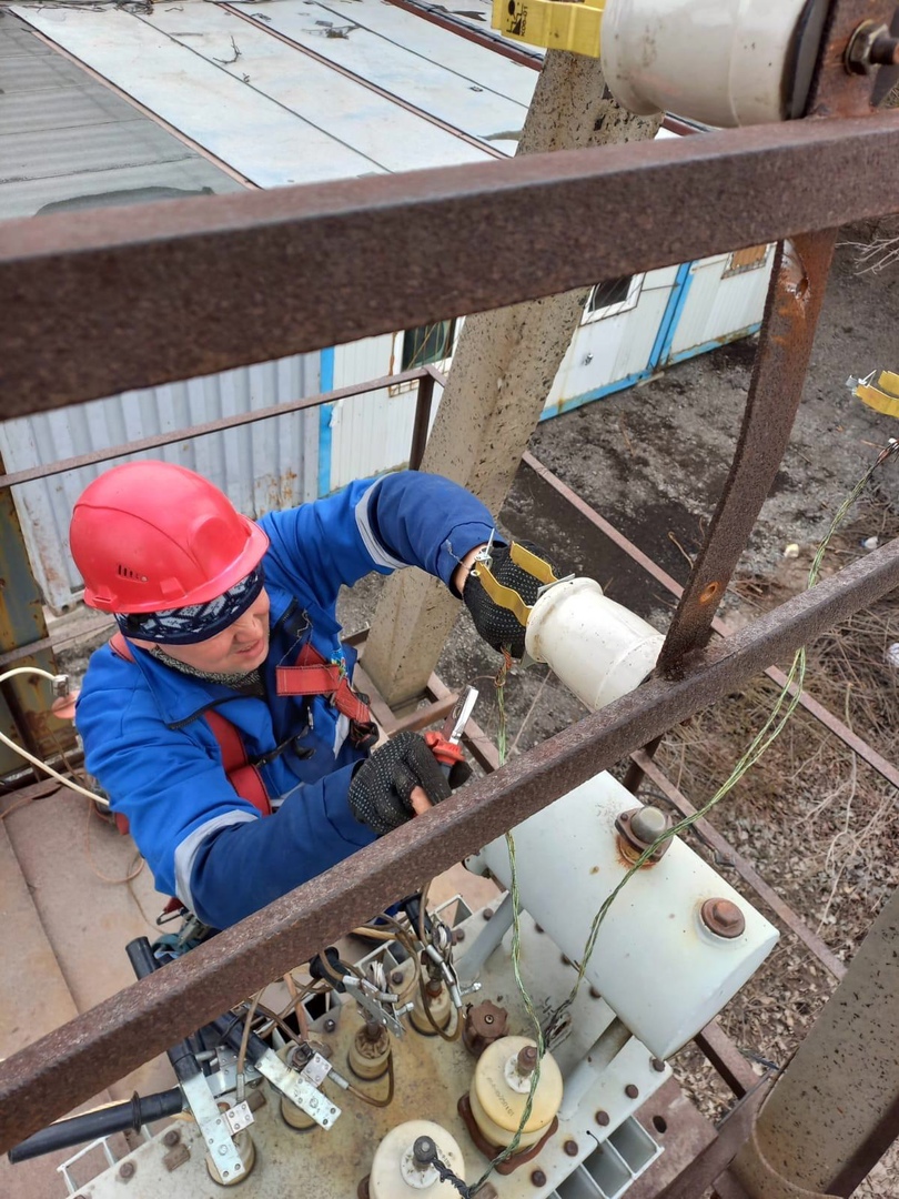 В Лутугинском районе ульяновские энергетики восстанавили электроснабжение и  спилили деревья Улпресса - все новости Ульяновска