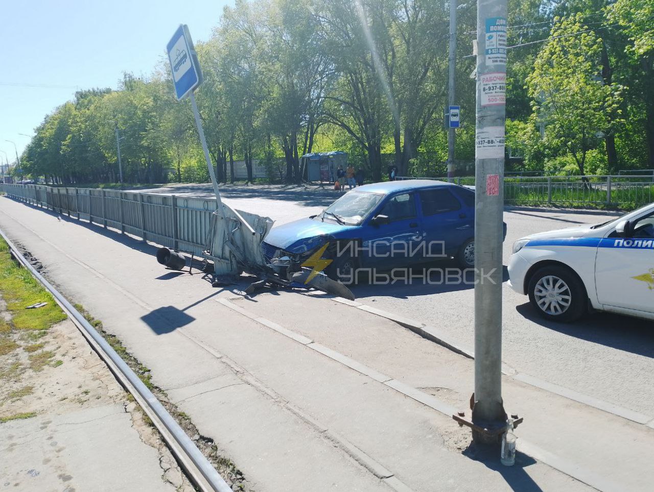 На улице Богдана Хмельницкого водитель ВАЗа врезался в остановку и сбежал с  места ДТП Улпресса - все новости Ульяновска