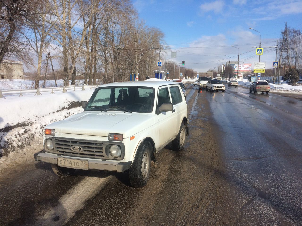 Водитель нива. УАЗ задавил ниву. Нива ГАИ прикол. Нива наехала на крышу.