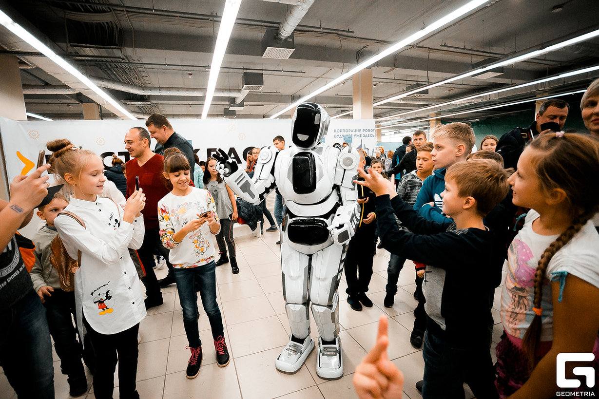 Выставка роботов ульяновск. Выставка роботов. Выставка робототехники. Интерактив на выставках роботы. Корпорация роботов.