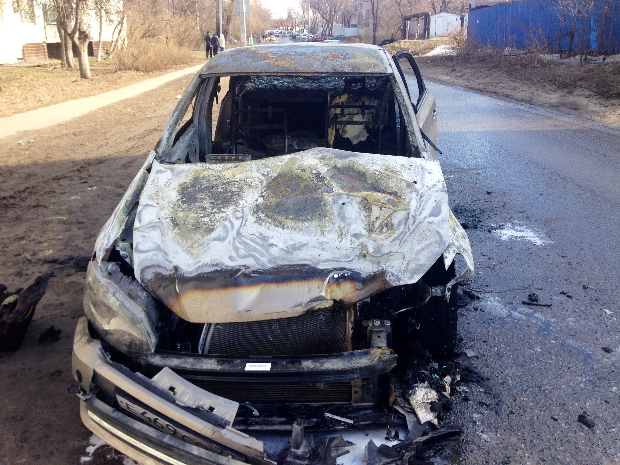 На Опытном после столкновения с УАЗом взорвался и полностью сгорел  Volkswagen Polo. Фото с места происшествия Улпресса - все новости Ульяновска