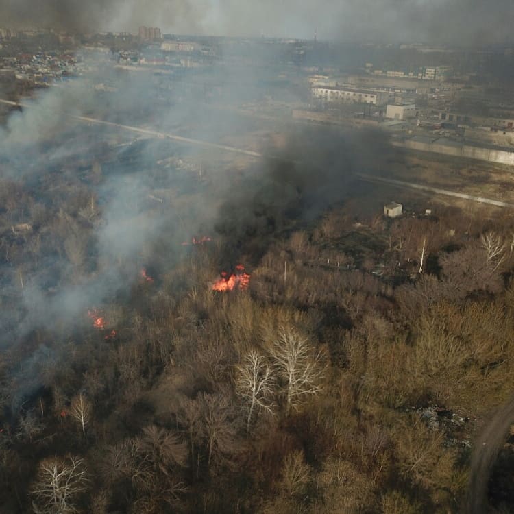 Пожар в озерах. Пожар у озера. Пожар в Снегирях. Пожар в Озерном Новосибирск. Пожары вокруг Ирбита.