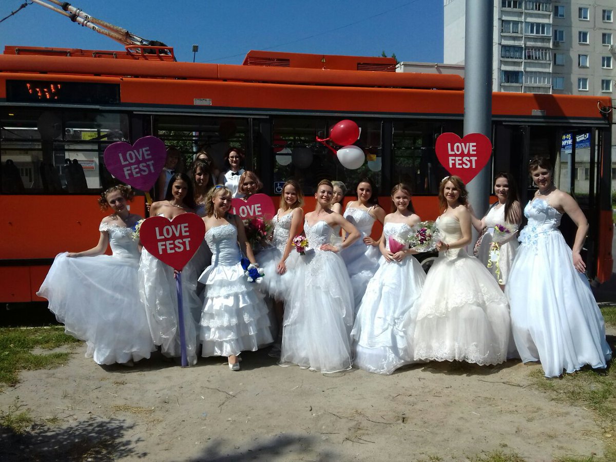 В Заволжье прошел очередной парад невест. Фото с фестиваля Love Fest  Улпресса - все новости Ульяновска