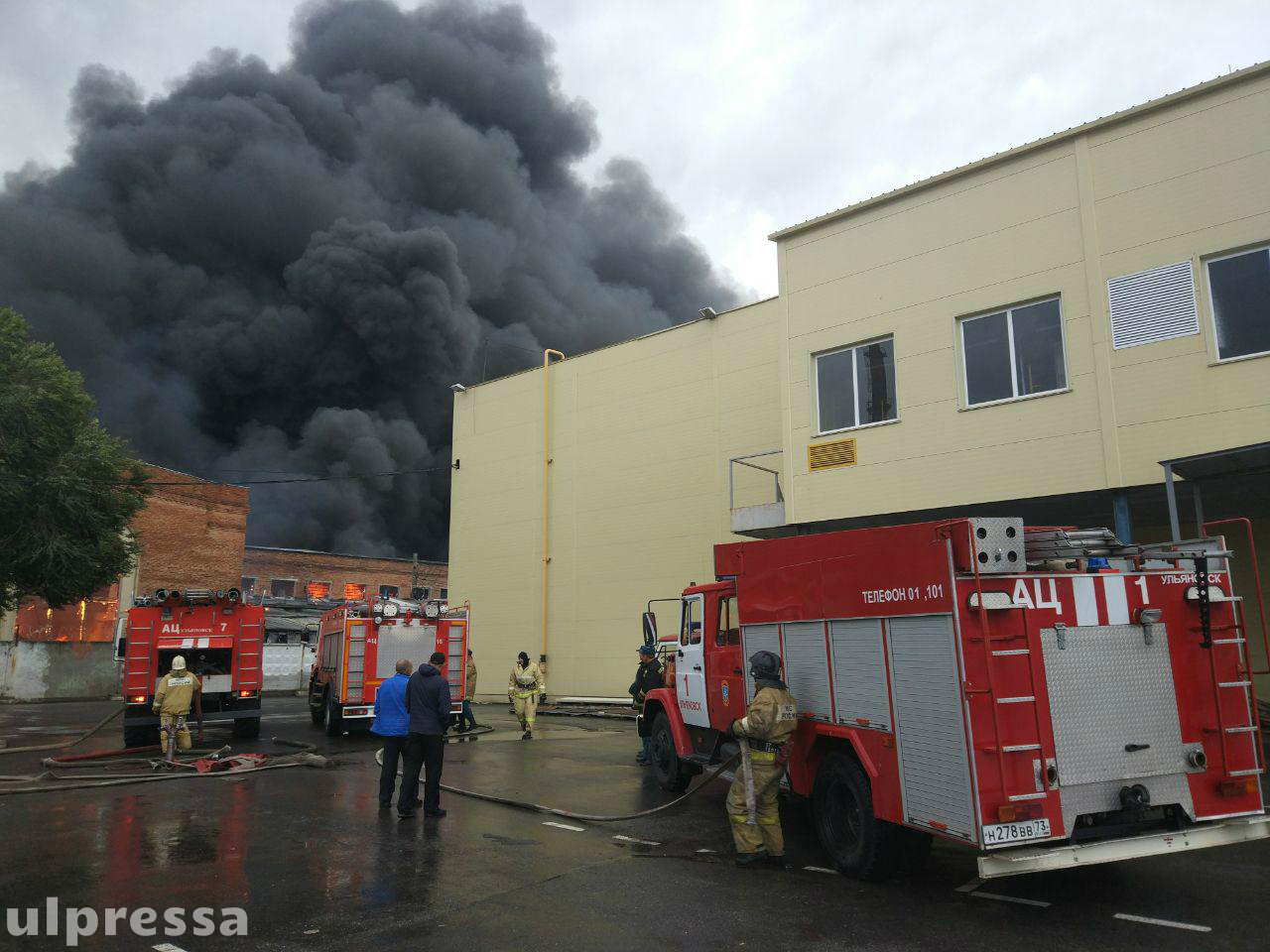 Пожар на мебельной фабрике в Ульяновске