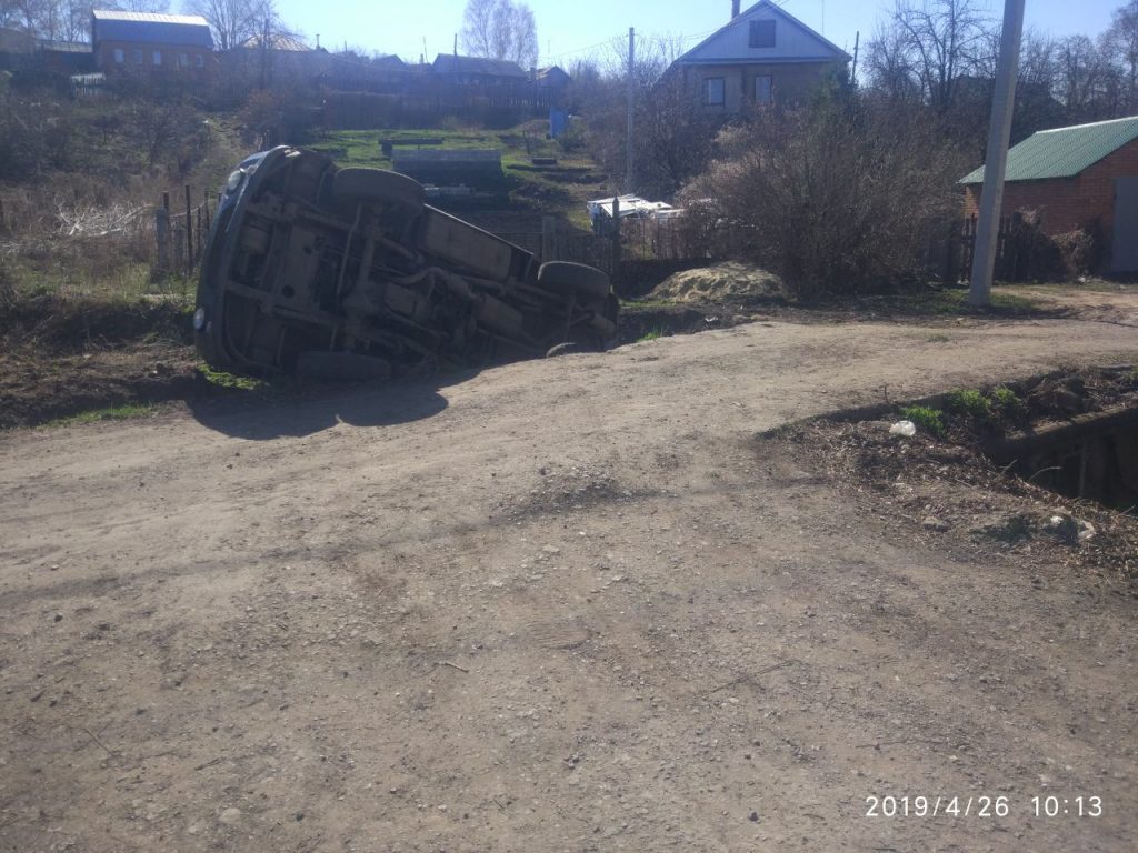 В поселке Мостовая Слобода автомобиль свалился с моста: фото Улпресса - все  новости Ульяновска