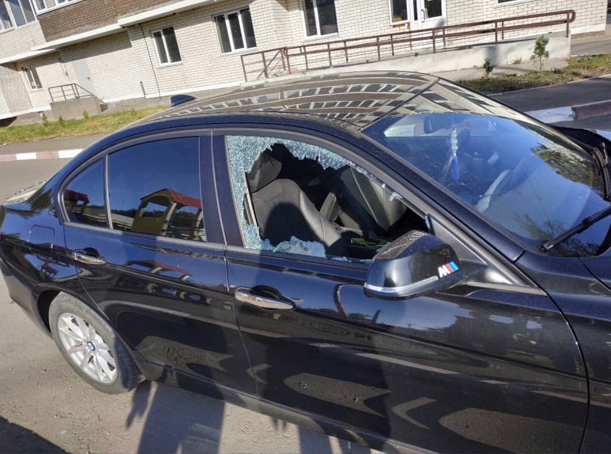 Разбили водительское стекло е60 BMW