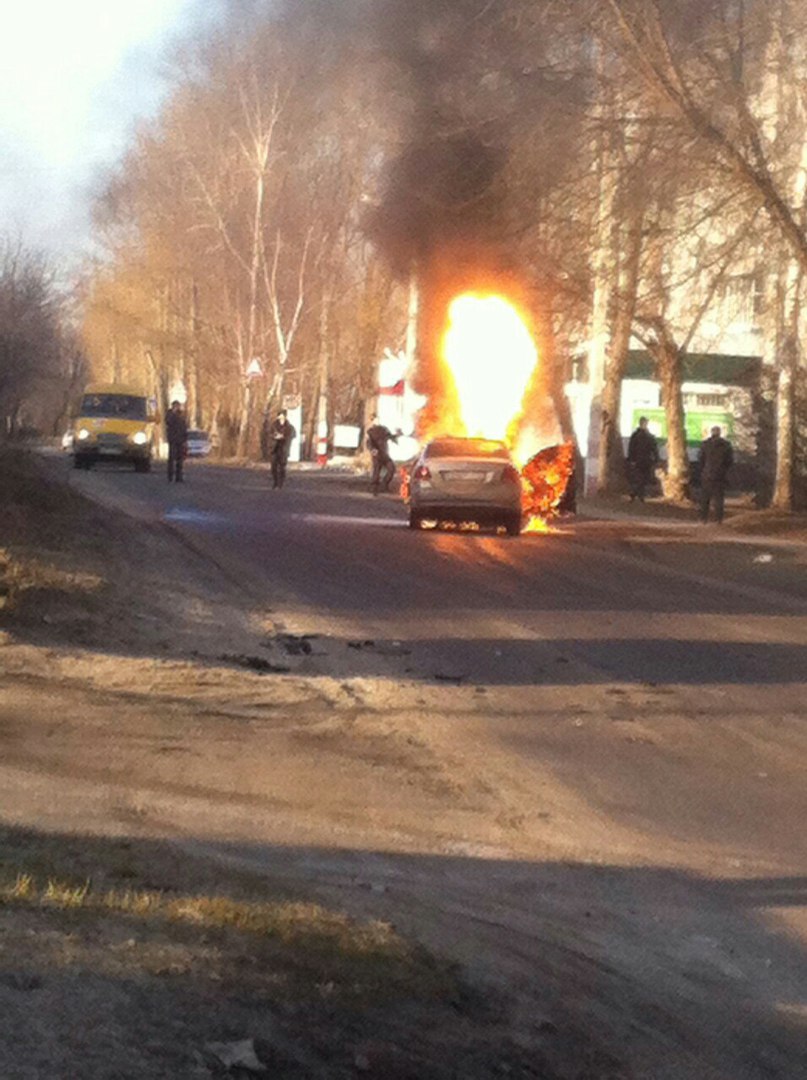 На Опытном после столкновения с УАЗом взорвался и полностью сгорел  Volkswagen Polo. Фото с места происшествия Улпресса - все новости Ульяновска