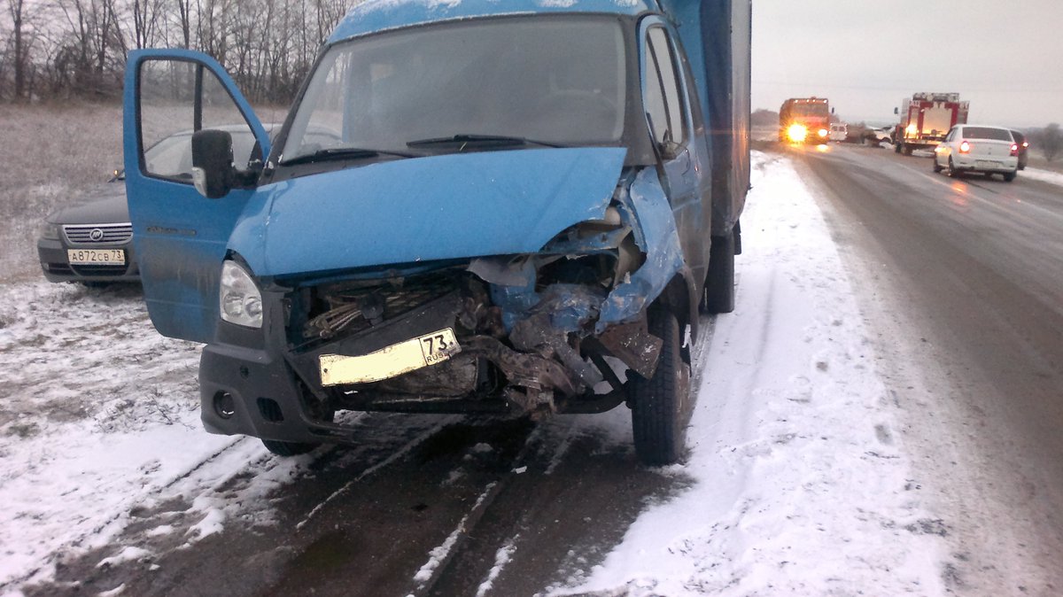 В Сенгилеевском районе столкнулись две ГАЗели и ВАЗ. Две машины сгорели,  один человек госпитализирован. Фото Улпресса - все новости Ульяновска