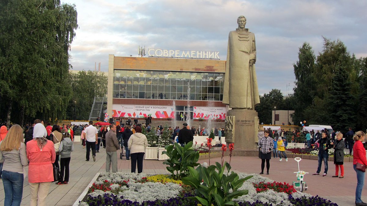 Современник ульяновск. Кинотеатр Современник Ульяновск. Гая Гай памятник Ульяновск. Ульяновск Современник площадь.