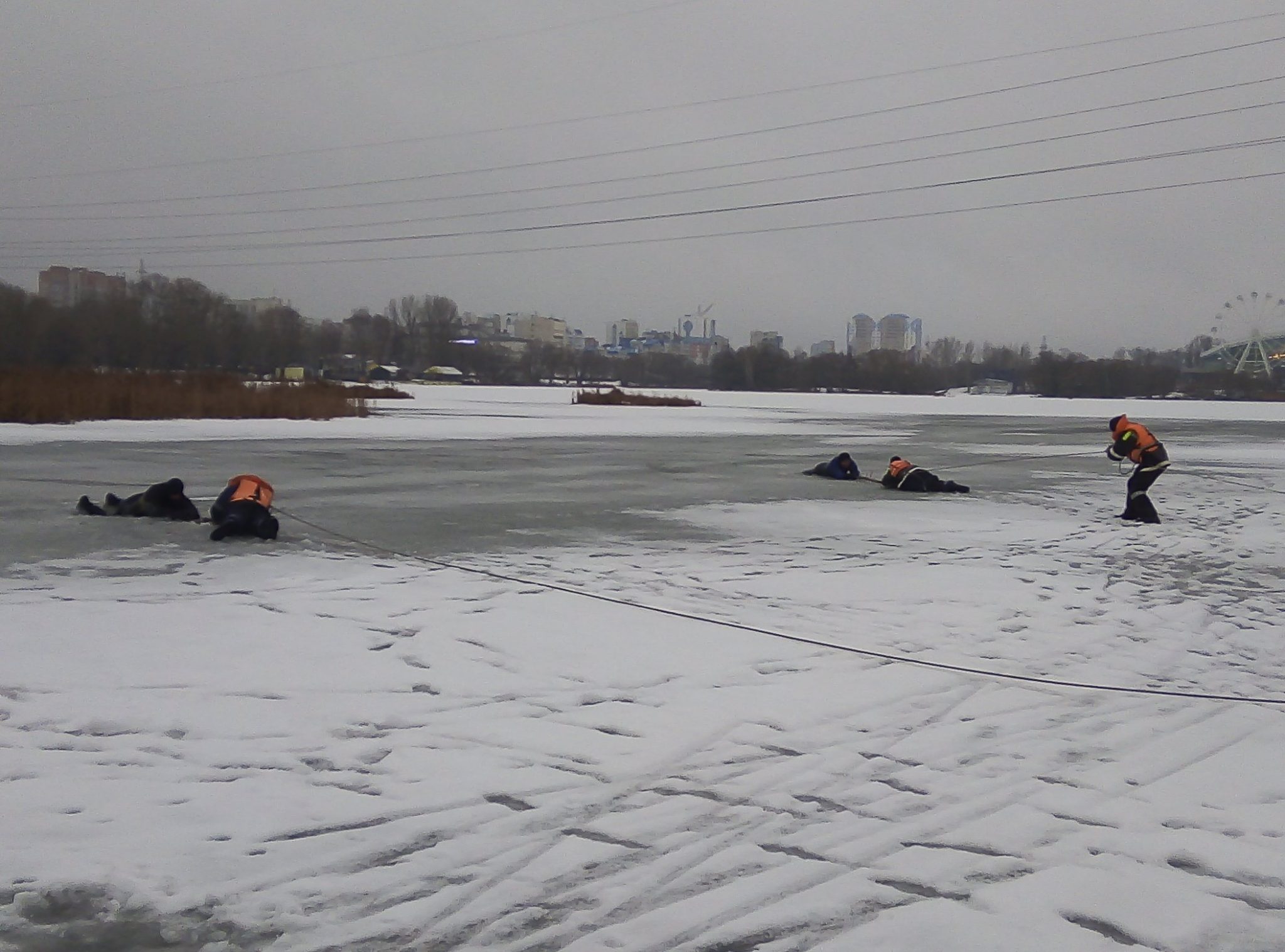 Покажи осадку. Котлован Свияга Ульяновск. Покатушки на Свияге Ульяновск. Авария на микрорайон Свияга в Ульяновске. База МЧС Ульяновск на Волге.