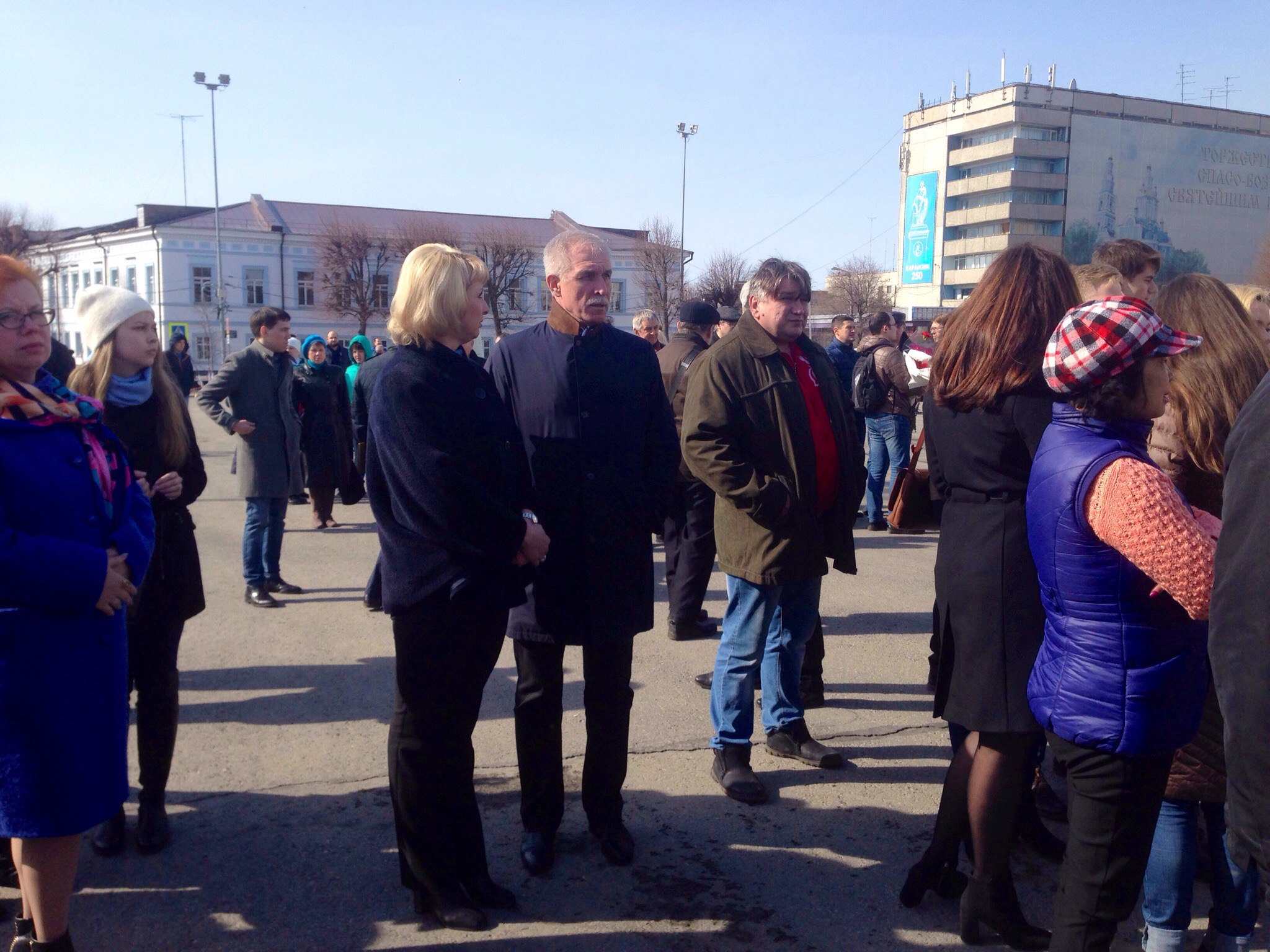 На площади Ленина прошел митинг против террора в поддержку жертв трагедии в  Санкт-Петербурге. Фоторепортаж Улпресса - все новости Ульяновска