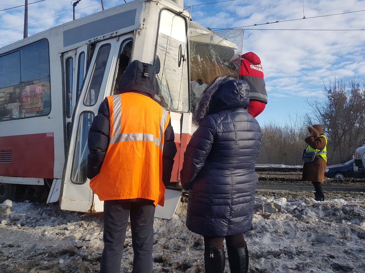 В Засвияжском районе трамвай врезался в столб: пострадали 9 человек. Фото с  места ДТП Улпресса - все новости Ульяновска