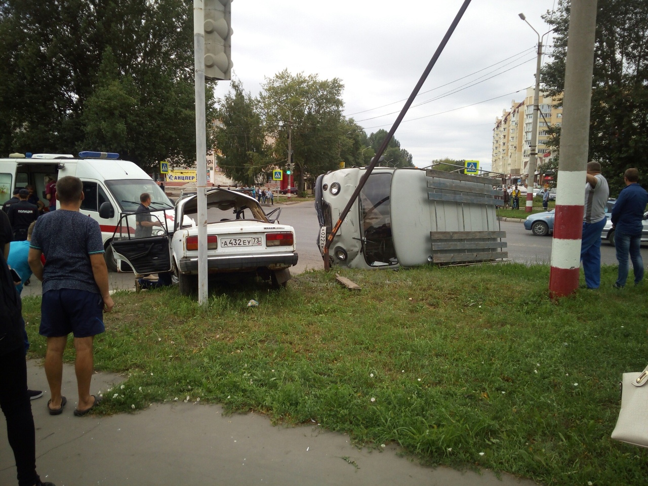 В Димитровграде на улице Автостроителей столкнулись ВАЗ и УАЗ. Фото  Улпресса - все новости Ульяновска