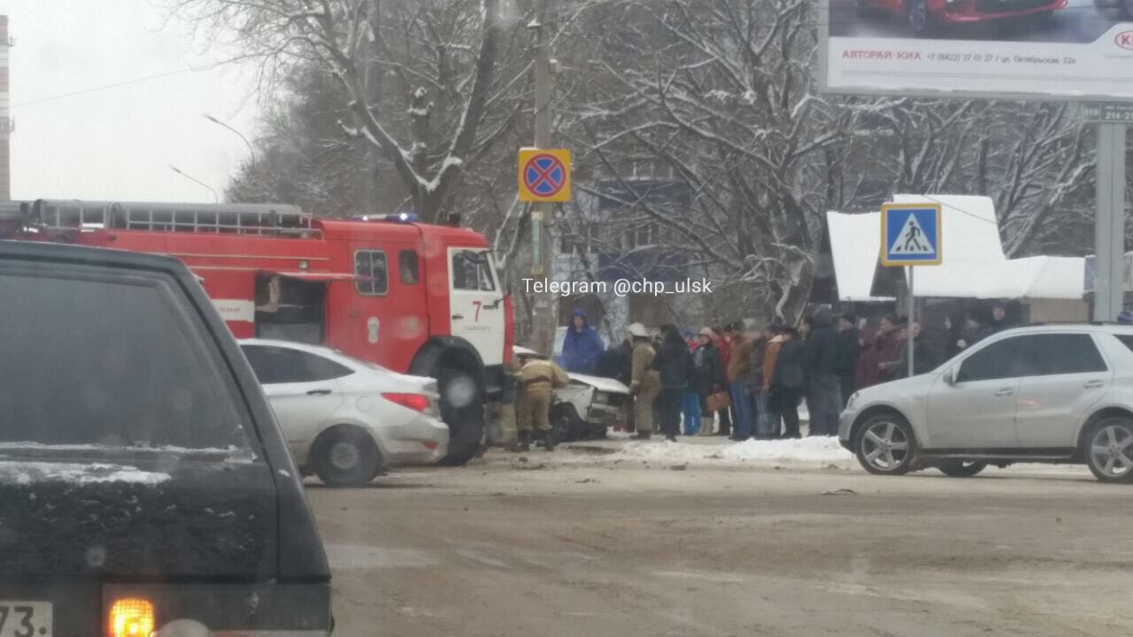 На Октябрьской вчера столкнулись Volkswagen и ВАЗ, есть пострадавший  (UPD-сегодня скончался), погибла собака-пассажир. Фото Улпресса - все  новости Ульяновска