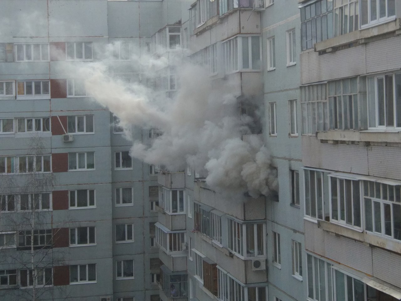 Пожар в ульяновске сейчас. Ульяновск новый город пожар сейчас. Пожар в новом городе Ульяновск. Пожар в Заволжье. В Заволжском районе Ульяновска пожар.