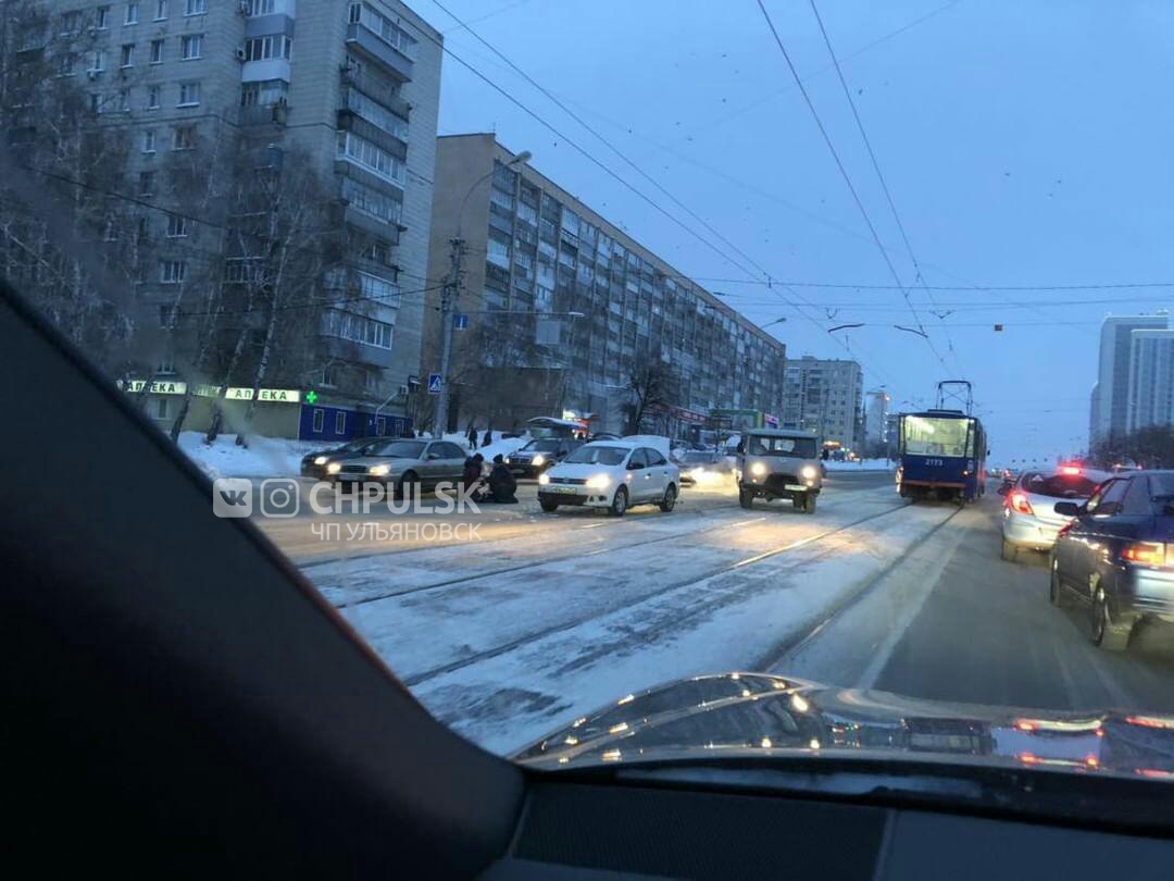 Водитель автомобиля Volkswagen сбил женщину на Минаева. Фото Улпресса - все  новости Ульяновска