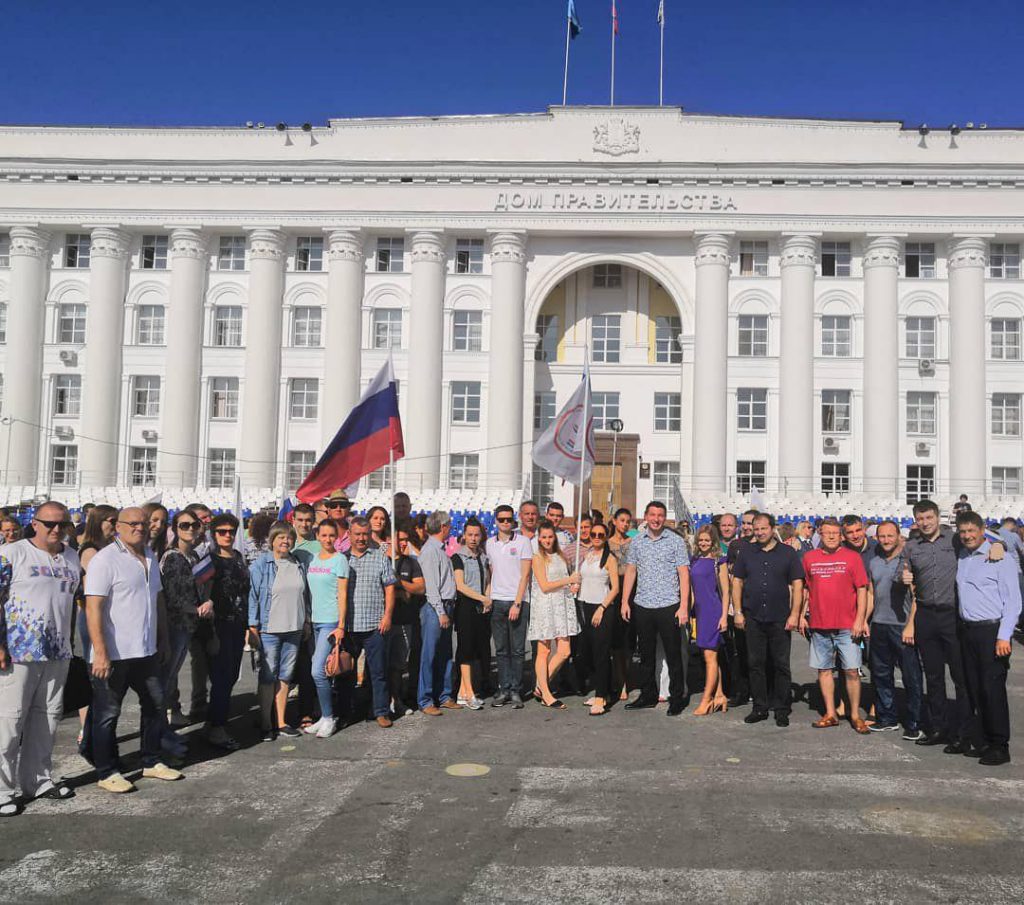 В Ульяновске отметили 350-летие государственного флага: символ страны  поднял Ульянов Владимир Ильич. Фото с шествия Улпресса - все новости  Ульяновска