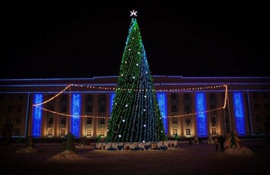 Нг ульяновск. Ульяновск елка у дома правительства. Соборная площадь Ульяновск зима. Новогодний Ульяновск. Елка новый город Ульяновск.