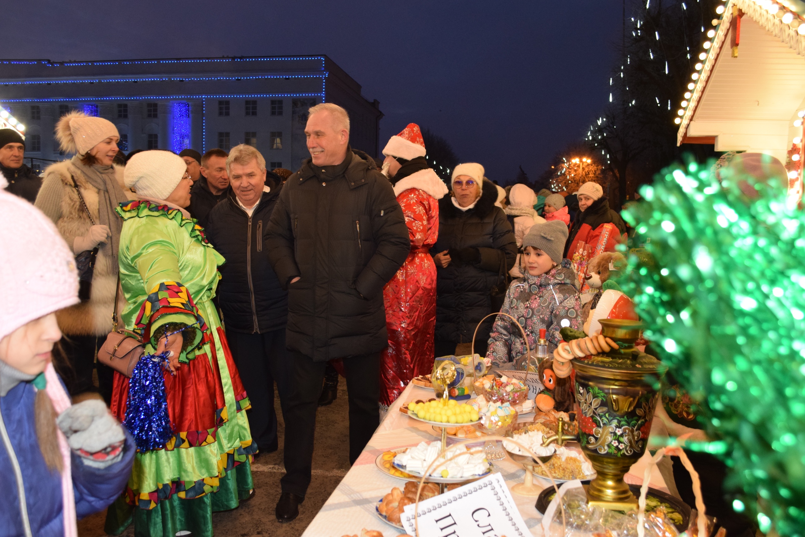 Нг ульяновск. Ульяновск новый год. Новогодняя площадь Ульяновск. Новогодний Ульяновск.