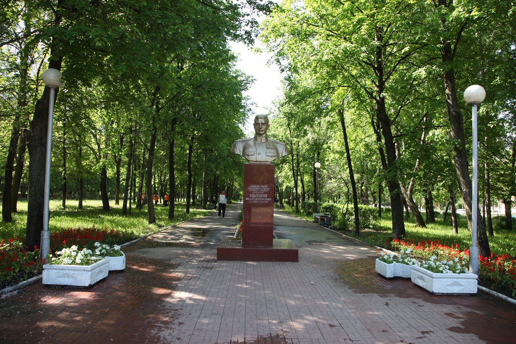 Бульвары ульяновска. Ульяновск сквер Западный бульвар. Ульяновск улица аллея героев. Аллейка Западный бульвар Ульяновск. Ульяновск улица аллея героев Железнодорожный район.