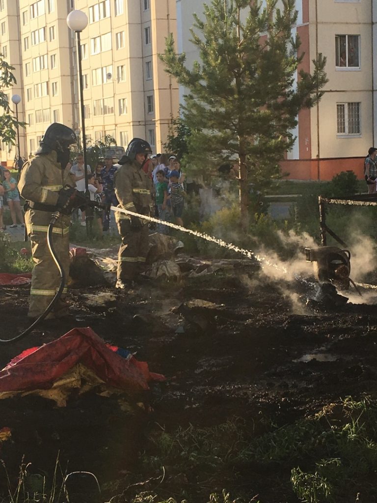 Загорелся за считанные секунды. Хорошо, что внутри никого не было”. В Новом  городе сгорел детский батут. Видео дня от Алексея МАРАХОВЦА Улпресса - все  новости Ульяновска